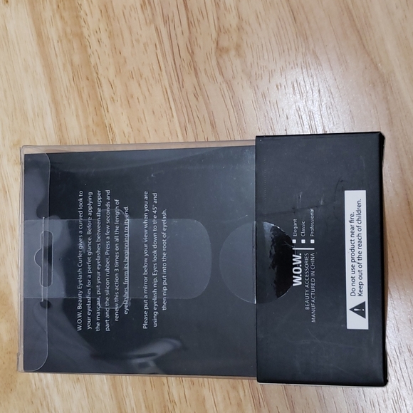 NEW In Box Womens  Eyelash Curler - Picture 2 of 3